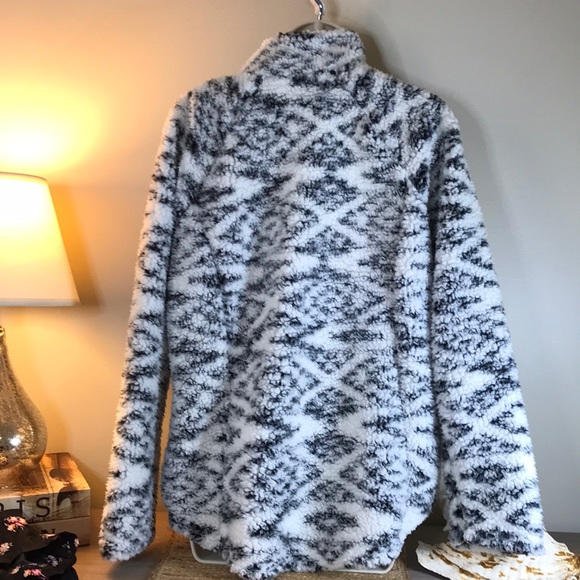 🍁 Cozy Sherpa 🍁…Women’s Large… White/Gray/Hints Black Pull-Over! - Picture 3 of 12